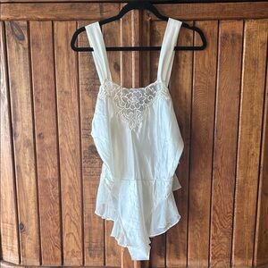 NWT Indulgence Elegant White Lace Lingerie Nightie. Sheer Ruffled Leg Accent. M